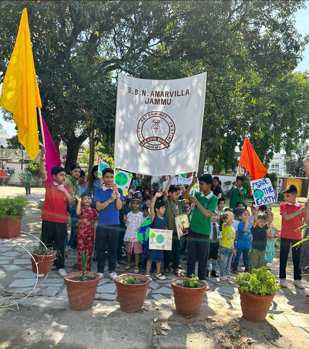 Rally on Earth Day by Kindergarten Students