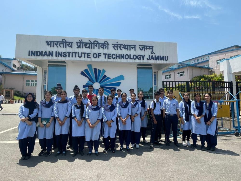 Students of DBN AMARVILLA Visited IIT Jammu