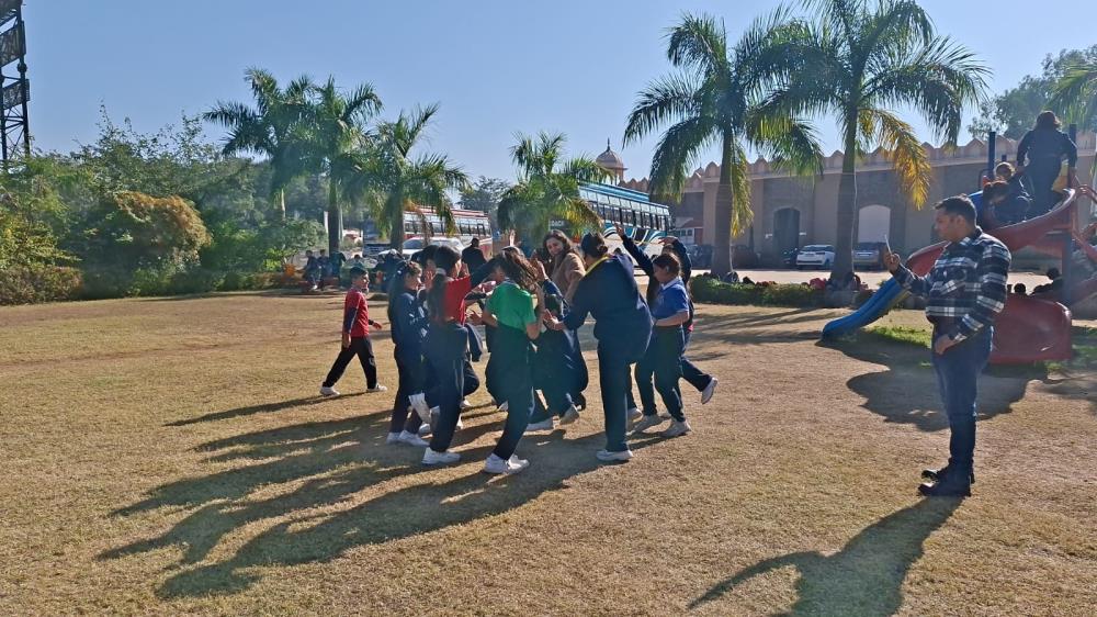 PICNIC AT PUNJABI HAVEL ( CLASS 3 TO 7)